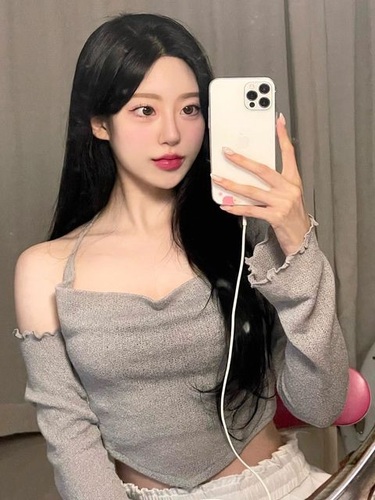 before Blur the Whole Selfie Pose Photo